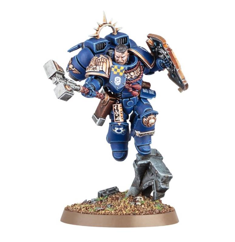 warhammer-40k-space-marines-captain-jump-pack-and-relic-shield
